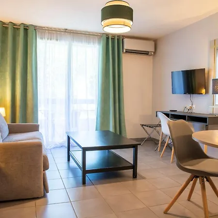 Les Pins Galants 3* Tournefeuille