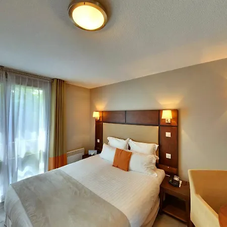 Les Pins Galants 3* Tournefeuille