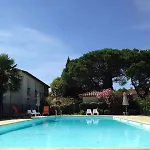 Les Pins Galants Aparthotel 3*