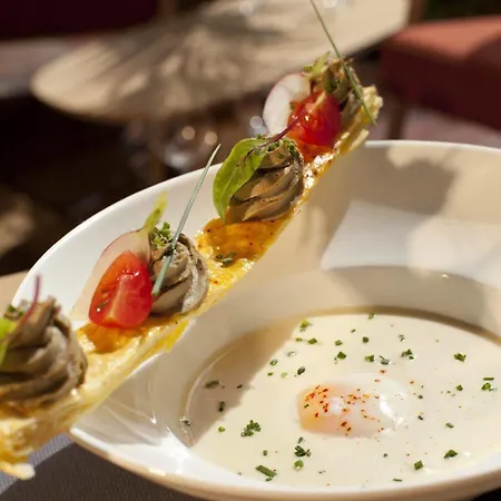 Les Pins Galants 3* Tournefeuille